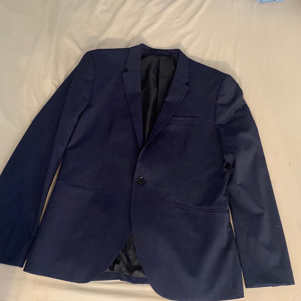 H&M Blue Suit  , only one time use size 42 US 42 FR, no damages like new !